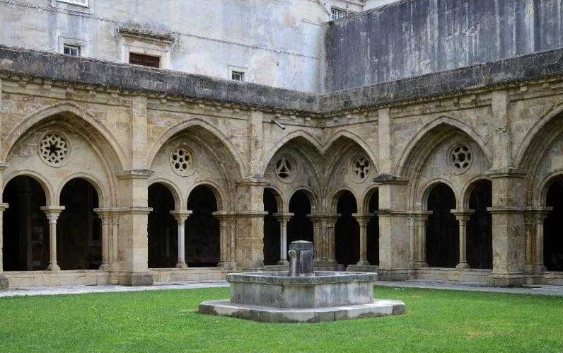 Gothic cloister of the Old Cathedral with a fountain in the middle
